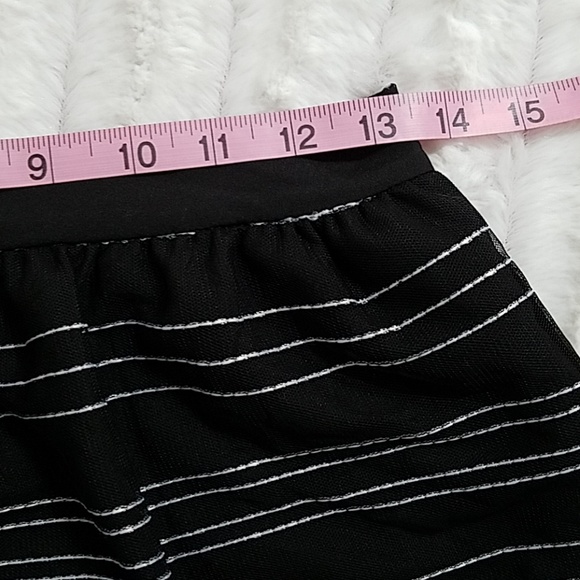BCBGENERATION  Fancy black tulle shorts white threading accents  sz.6 - Picture 6 of 7